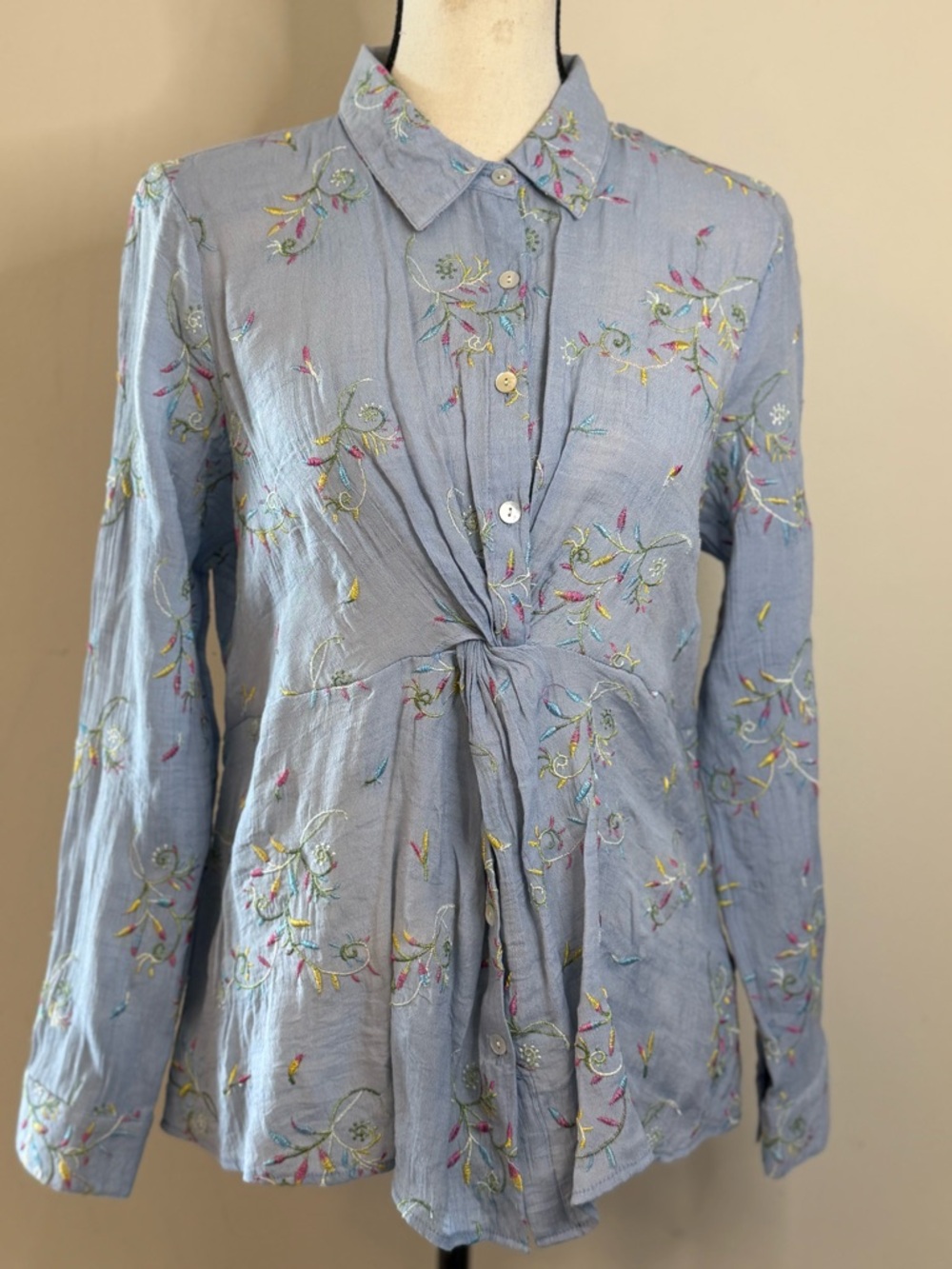 Hope Springs denim blue floral embroidered button up tunic top SZ M